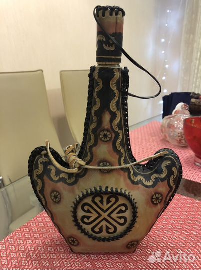 Бутылка сувенирная новая Монголия кожа