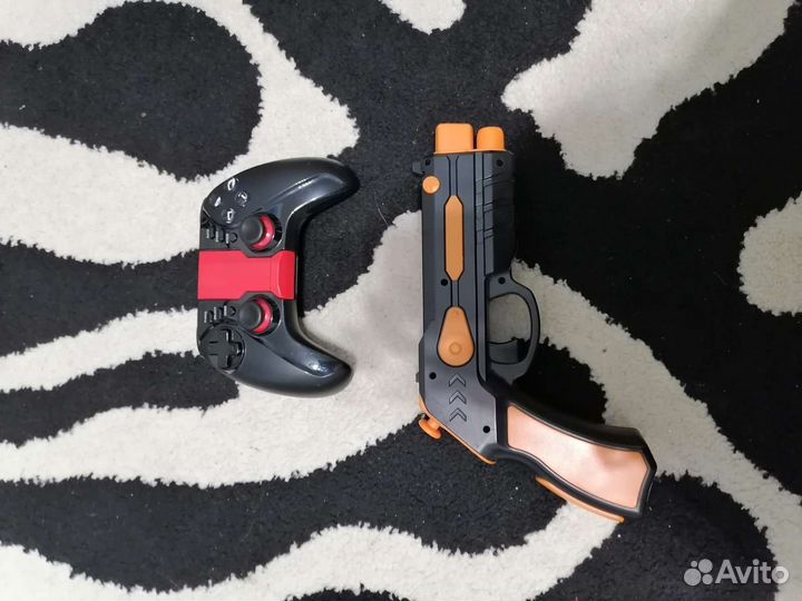 Пистолет для игры на телефоне