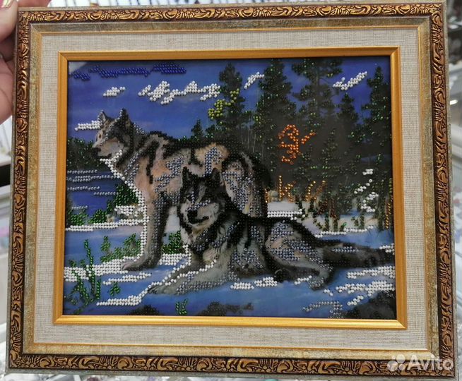 Картина бисером волки