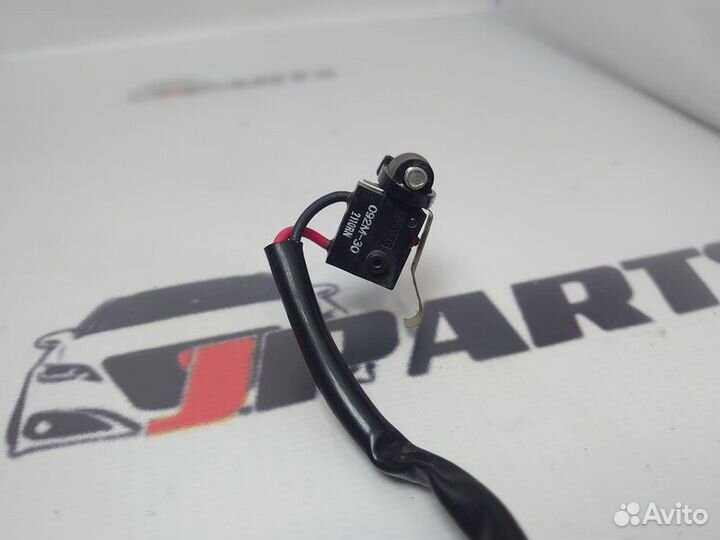 Выключатель концевой капота Mitsubishi Lancer X (2