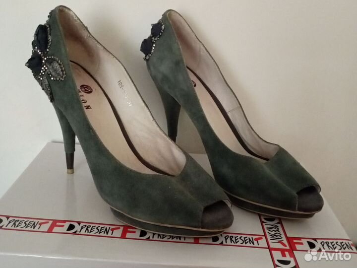 Туфли праздничные р39,замша