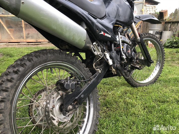 Продам мотоцикл,требует ремонта,замена поршневой