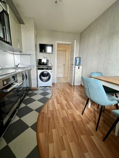 2-к. квартира, 62 м², 13/17 эт.