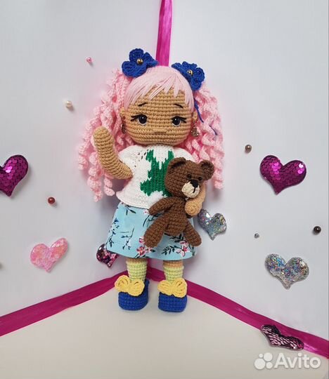 Вязаная игрушка кукла