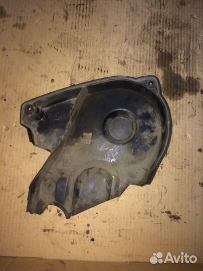 Крышка боковая 06F109124