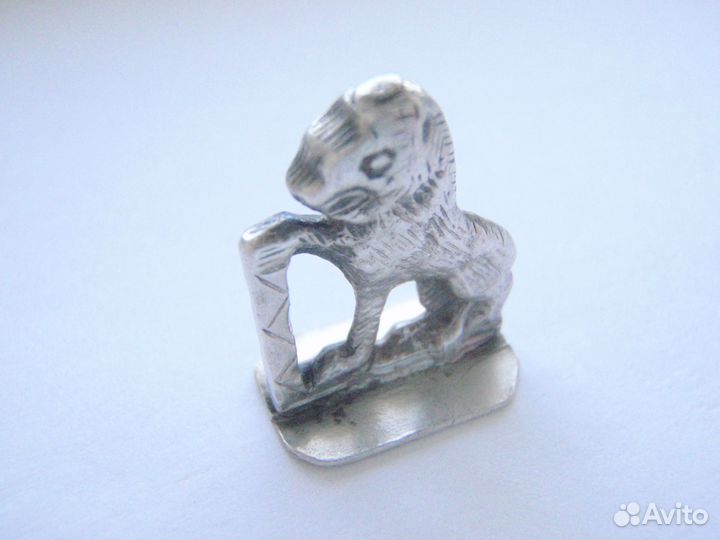 Серебряная статуэтка 