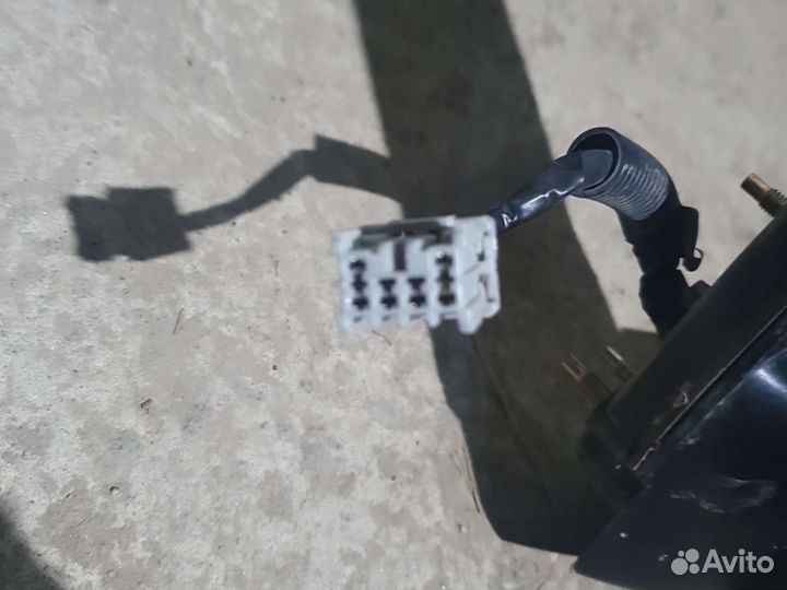 Левое зеркало на хонду мобилио