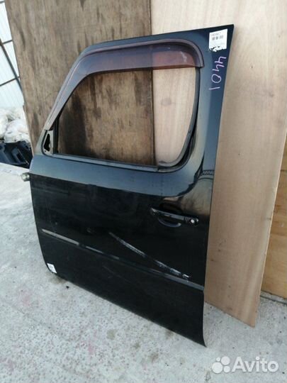 Дверь передняя левая Nissan Cube Z11