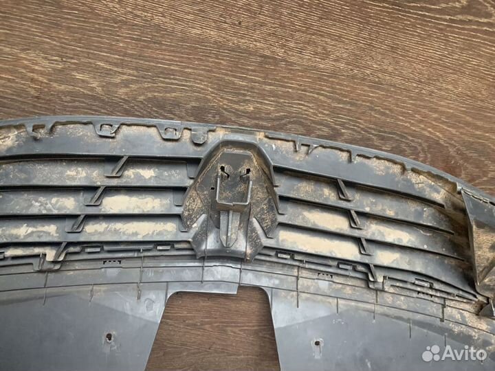 Решетка бампера Рено Логан