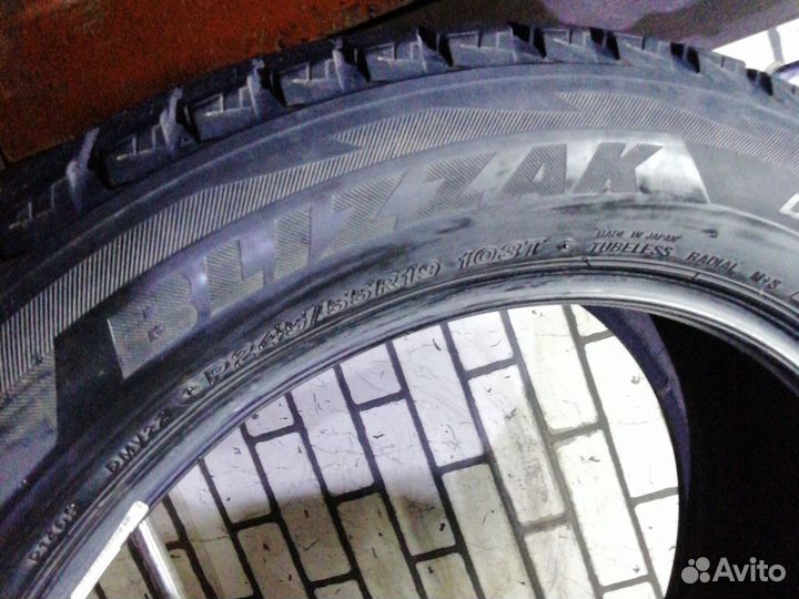 Bridgestone Blizzak DM-V2 245/55 R19 103T