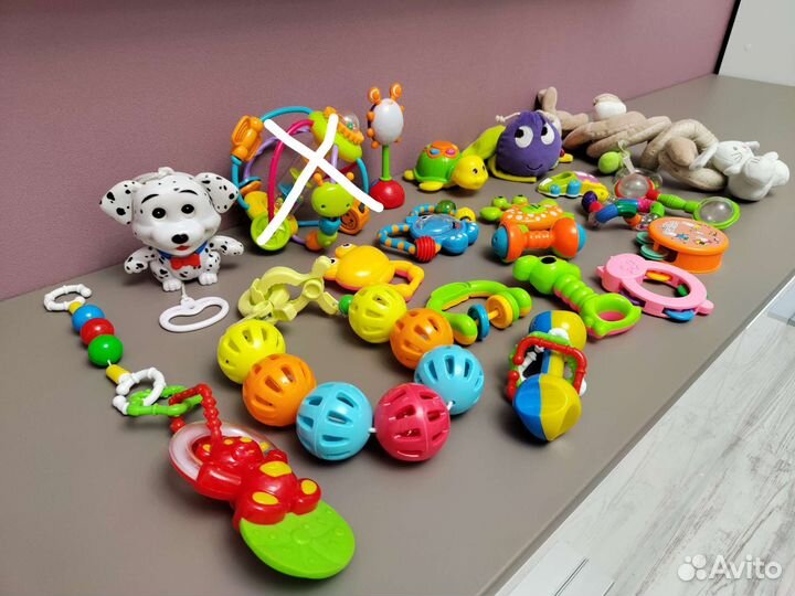 Набор погремушек и игрушек для малышей