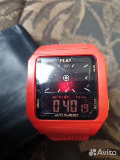 Часы Play, citizen Япония