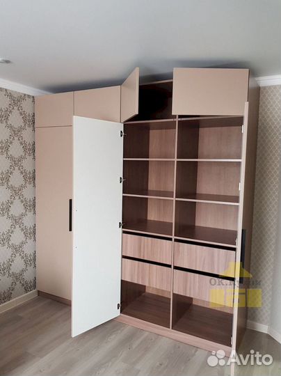 Шкаф с зеркалом