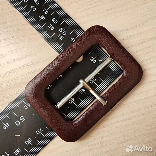 Пряжка обтянутая натуральной кожей бордовая