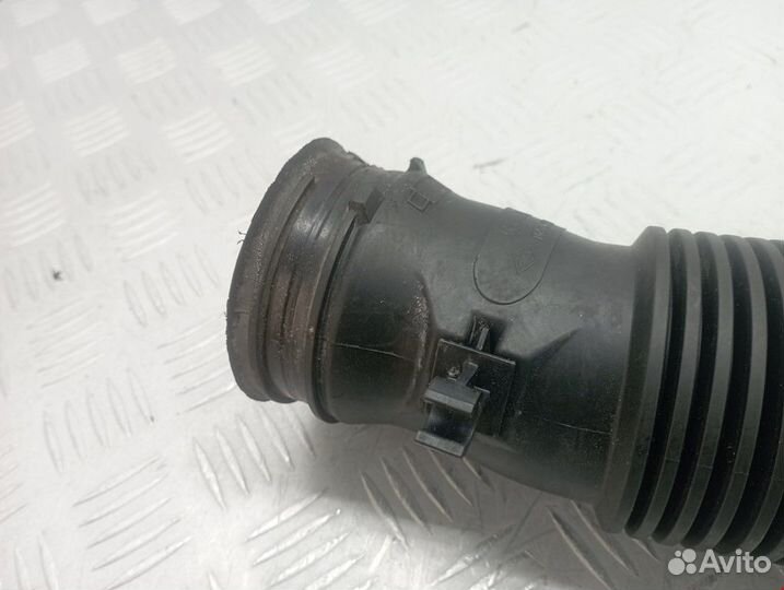 Патрубок воздушного фильтра Dacia Logan рест. 2010