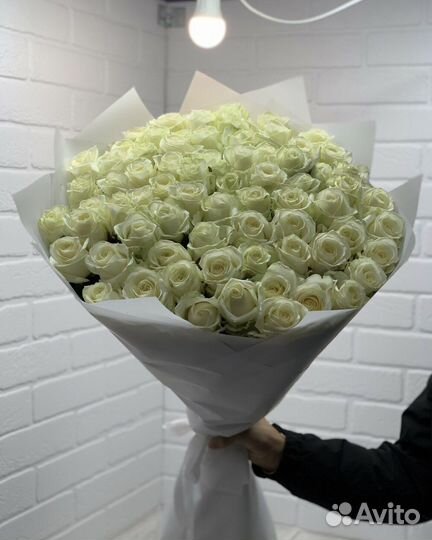 Букет из 71 белой розы с доставкой