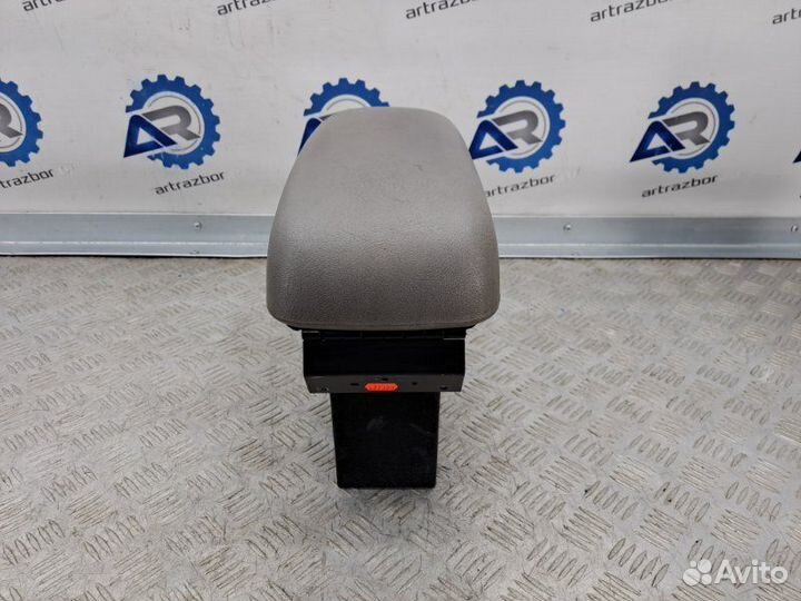 Подлокотник Chevrolet Blazer 4.3 L35 180 Л.С 1998