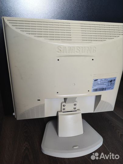 Монитор Samsung 710v c