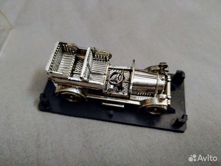 Машинка Ретро в пластиковом футляре