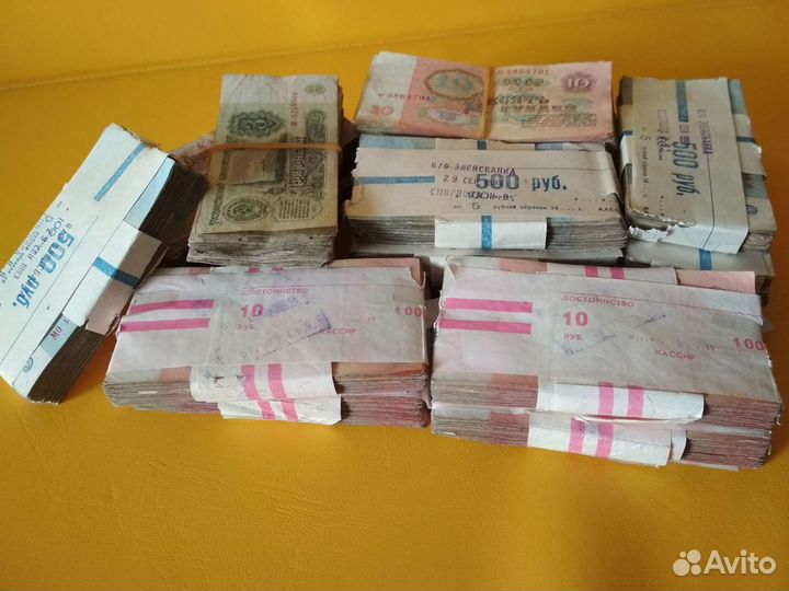 Пачки настоящих денег СССР