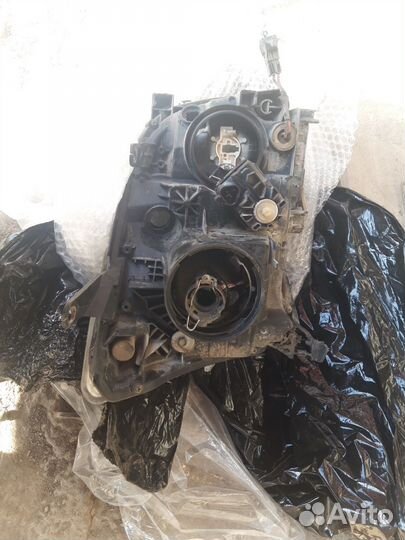 Фара левая Тойота Авенсис Т 250