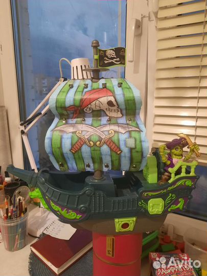 Пиратский корабль