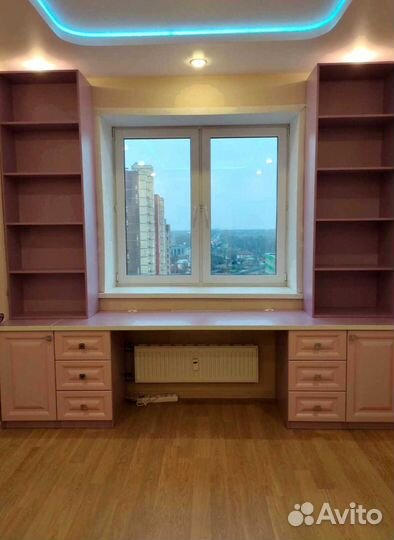 Рабочая зона в углу у окна