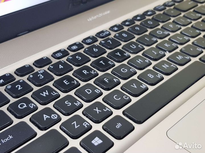 Ноутбук Asus 4 ядра, GeForce, SSD 256