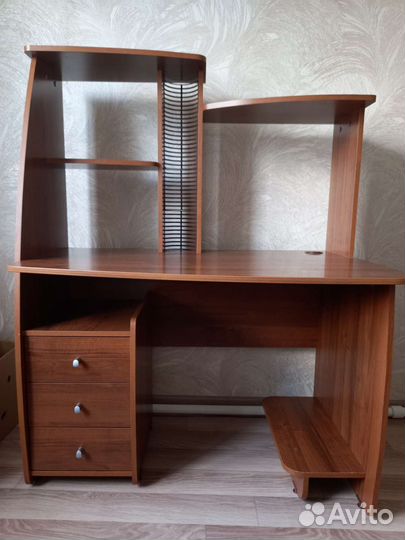 Компьютерный стол