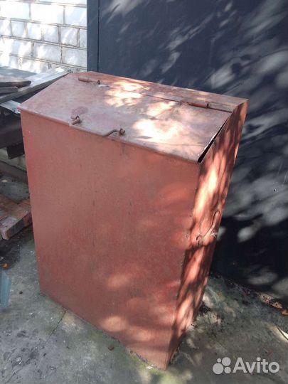 Металлический ящик