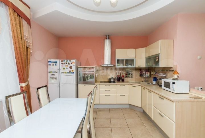 3-к. квартира, 109,5 м², 2/4 эт.