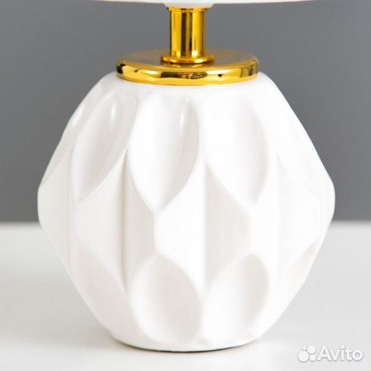 Настольная лампа 'Амальтея' Е14 40Вт белый 13х13х2