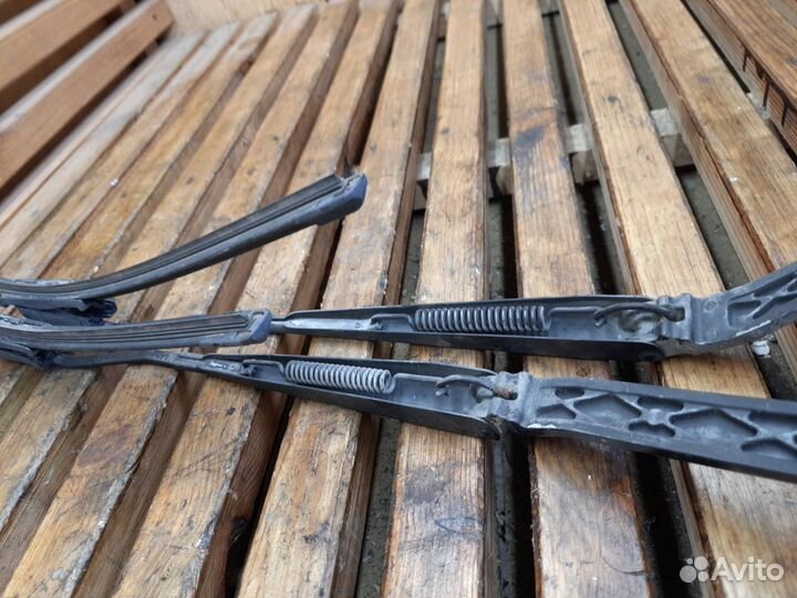 Поводок стеклоочистителя Mitsubishi Outlander CU2W