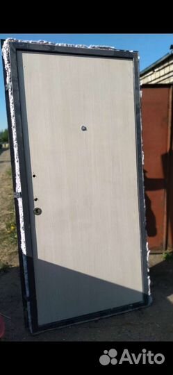 Дверь входная металлическая Б/У