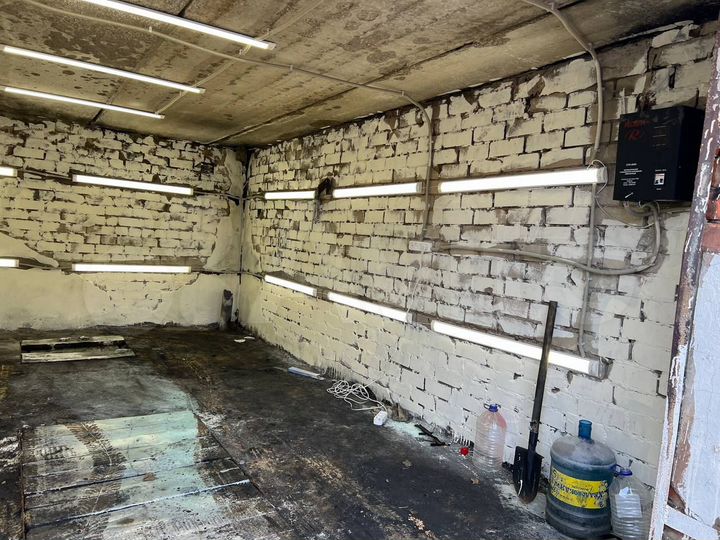 Гараж, > 30 м²