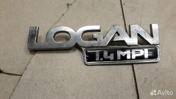 Эмблема крышки багажника Renault Logan
