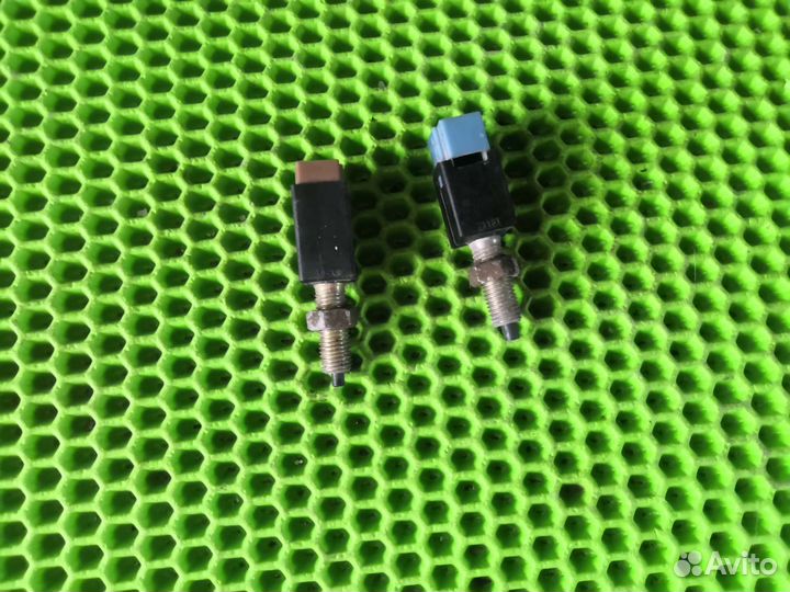 Концевик педали Ниссан Р несса