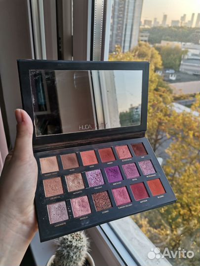 Палетка теней huda beauty desert dusk