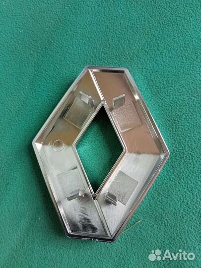 Значок на бампер логан с 2010 года