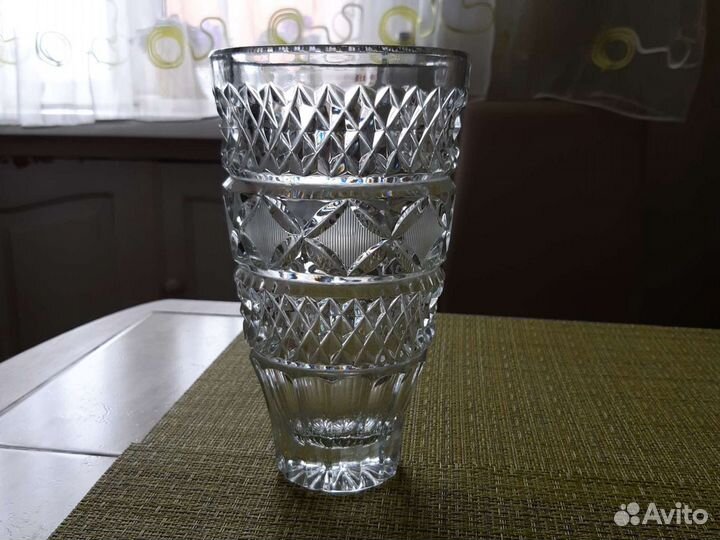 Хрустальные вазы,конфетницы,стекло- графин