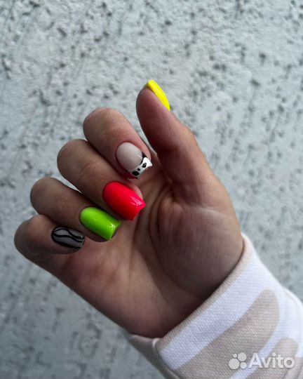 Маникюр/педикюр