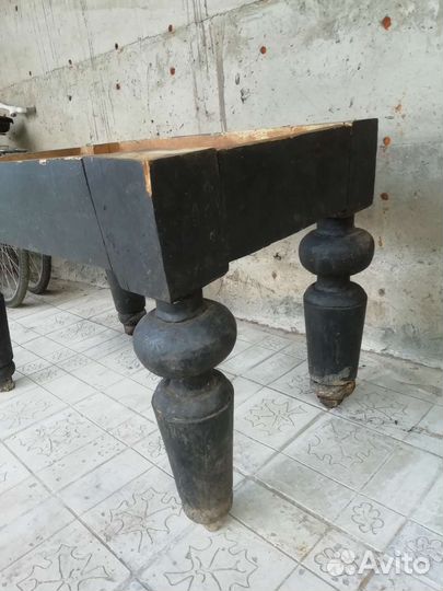 Стол. Дуб. Ручная работа. 19 век