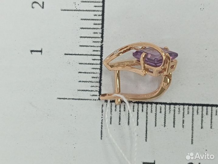 Золотые серьги с камнем