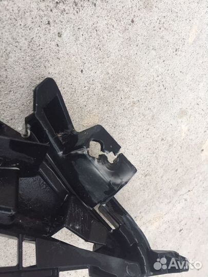 Кронштейн фары правой Toyota Land Cruiser Prado