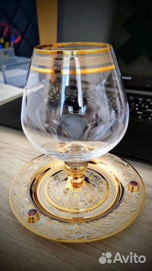 Бокал с блюдцем в золоте