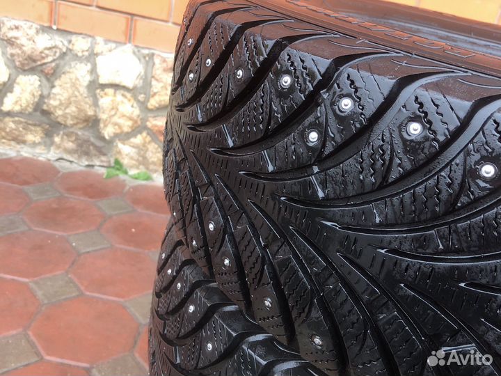 Goodyear UltraGrip Extreme 215/65 R16