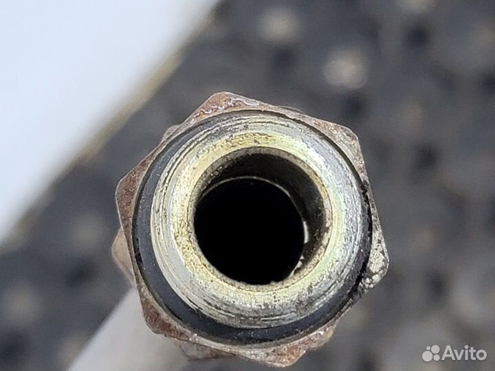 81512010407 Шланг тормозной передний левый