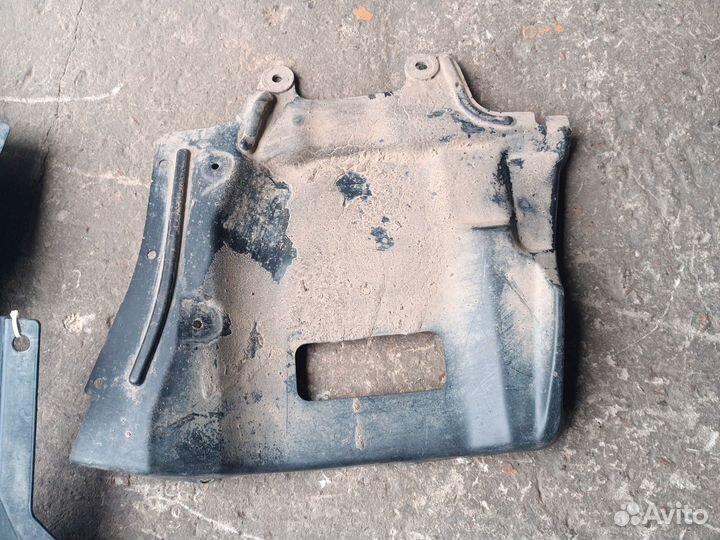 Пыльники моторного отсека mitsubishi outlander 1