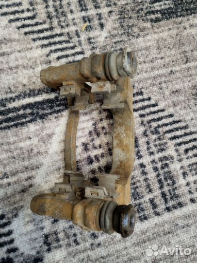 Скоба суппорта