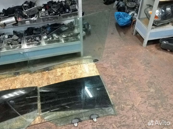 Стекло двери Renault fluence